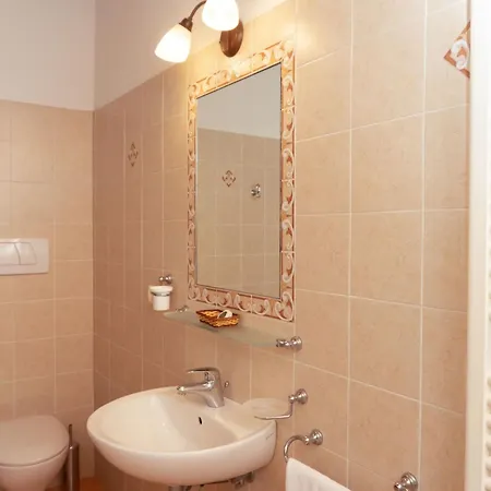 'tommaso' Mit Schwimmbad By Interhome